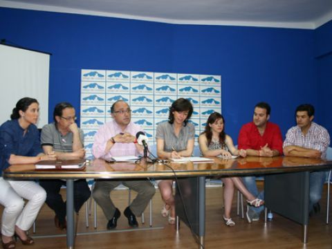 Casanueva, Forcada, Serrano, Ceballos, Pacheco, Valdivia y Carrillo esta mañana en la sala de prensa del Consistorio prieguense. (Foto: R. Cobo)