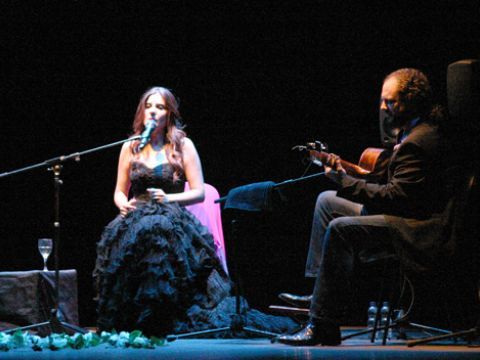 Diana Navarro ayer durante su actuación en Priego. (Foto: R. Cobo)