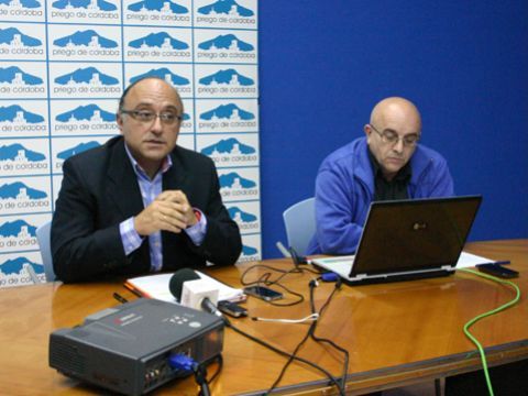 Miguel Ángel Serrano y José Luis Ruiz durante su comparecencia ante los medios. (Foto: R. Cobo)