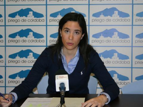 Cristina Casanueva durante la rueda de prensa ofrecida esta mañana. (Foto: R. Cobo)