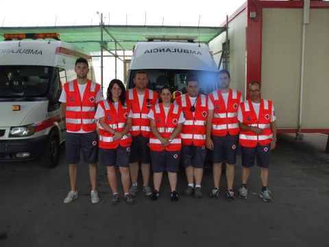 Voluntarios prieguenses en el operativo del Paso del Estrecho. (Foto: Cedida)