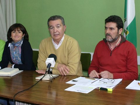 Ana Rosa Rogel, Juan Carlos Pérez y José González, ayer durante su comparecencia ante los medios. (Foto: R. Cobo)