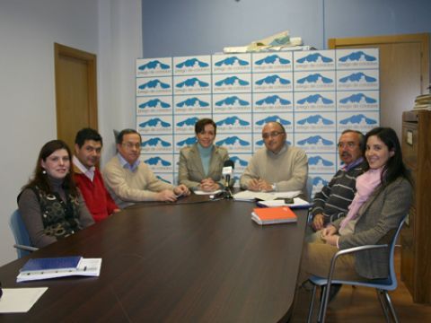 Ceballos, junto a Pacheco, Carrillo, Forcada, Serrano, Barrientos y Casanueva, en la rueda de prensa ofrecida este mediodía. (Foto: R. Cobo)