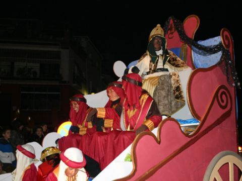 Carroza del Rey Baltasar, confeccionada por la asociación FICAR. (Foto: R. Cobo)