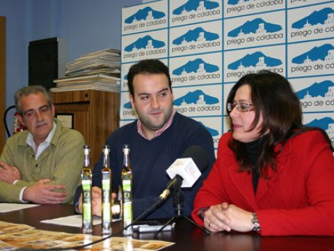Antonio María Galisteo, Juan Ramón Valdivia y Paqui García durante la rueda de prensa celebrada esta mañana. (Foto: R. Cobo)