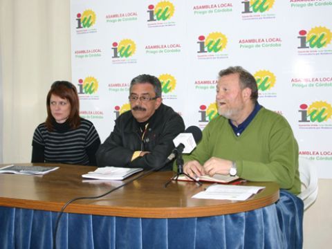 Nuria Ortiz, Manuel Baena y José Francisco del Caño, durante su comparecencia ante los medios. (Foto: R. Cobo)