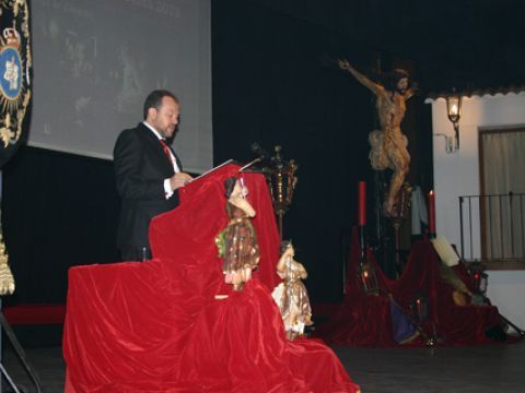 Panorámica del escenario del Teatro Victoria, ayer en el Pregón de Jesús Mª del Caño. (Foto: A.J.Sobrados)
