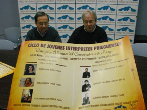 Cartel anunciador, en primer término, durante la presentación realizada por Miguel Forcada y Antonio López. (Foto: R. Cobo)