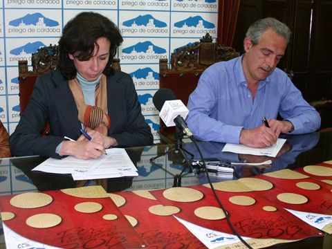 Ceballos y Galisteo durante la firma del convenio de colaboración. (Foto: R. Cobo)