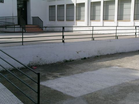 Zona del colegio en la que se produjo el accidente. (Foto: Cedida)