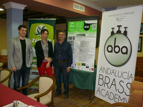 José Vicente Soler, María Luisa Ceballos y Juan Luis Expósito ayer tras la presentación de la ABA. (Foto: R. Cobo)