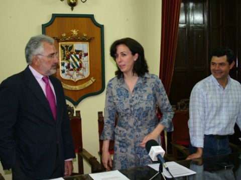 Fernández de Mesa, Ceballos y Carrillo, esta mañana antes de que diera comienzo la presentación. (Foto: R. Cobo)