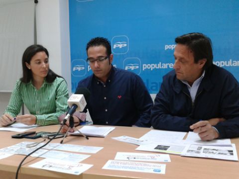 Casanueva, Fornieles e Ibáñez esta mañana durante su comparecencia ante los medios. (Foto: R. Cobo)