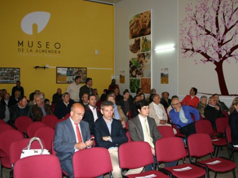 El encuentro se celebró en las instalaciones del Museo de la Almendra de Zamoranos. (Foto: R. Cobo)