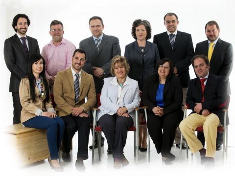 Dolores Gutiérrez y la nueva junta directiva. (Foto: Cedida)