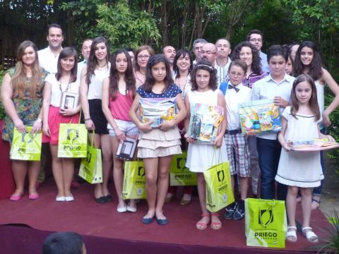Foto de familia de los premiados en los concursos. (Foto: Cedida)