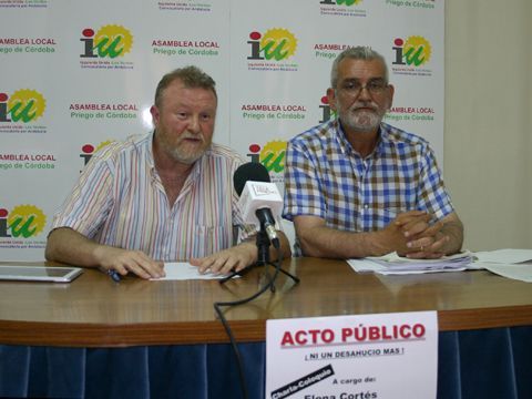 José Francisco del Caño y Manuel López Calvo ayer en la sede local de IULV-CA. (Foto: R. Cobo)