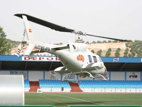 Helicóptero del 061 despegando de la Ciudad Deportiva "Carlos Machado". (Foto: Antonio J. Sobrados)