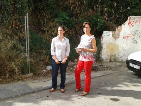 Cristina Casanueva y María Luisa Ceballos en la calle Conde de Superunda. (Foto: R. Cobo)