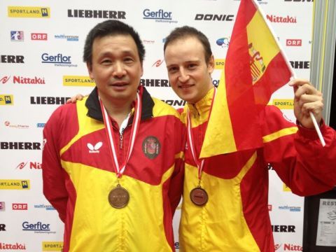 Machado y "Juanito" con sus medallas. (Foto: RFETM)