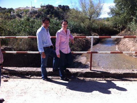 Carrillo y Casanueva durante su visita a la zona. (Foto: Cedida)