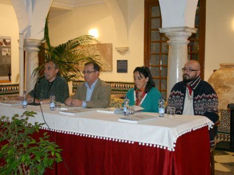 Participantes en la presentación del nuevo número de Antiqvitas. (Foto: R. Cobo)