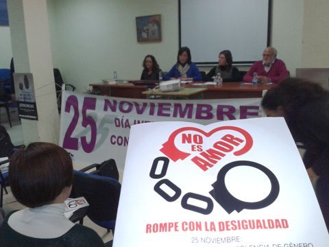 Inauguración del encuentro con el cartel anunciador de la campaña de este año. (Foto: R. Cobo)