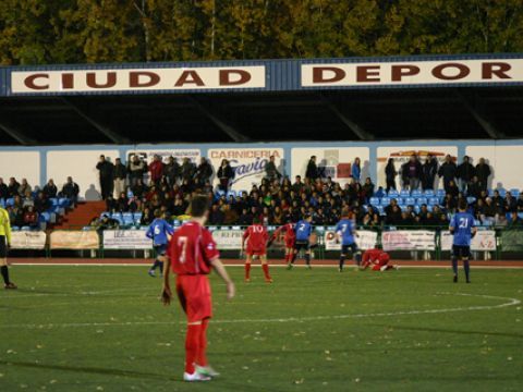 Aspecto del graderío de la Ciudad Deportiva durante la disputa del encuentro celebrado ayer domingo. (Foto: R. Cobo)