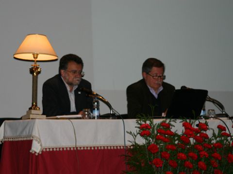 José Luis Casas y Antonio Barragán durante la intervención de este último. (Foto: Cedida)