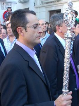 José Manuel Nieto, Hermano Mayor electo del Nazareno, en un desfile de mayo. (Foto: Cedida)