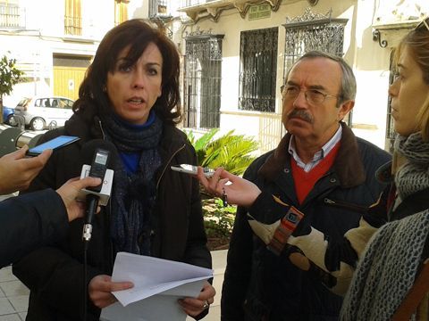 Ceballos y Barrientos, esta mañana durante la rueda de prensa ofrecida en la calle Fray Albino. (Foto: R. Cobo)