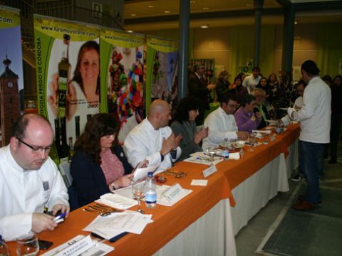 Integrantes del jurado durante el desarrollo del concurso. (Foto: R. Cobo)