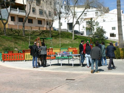 Panorámica de la plaza pública, en la que se ubica el remozado parque infantil. (Foto: R. Cobo)