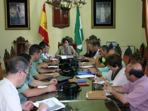 Participantes en la reunión de la Junta Local de Seguridad celebrada esta mañana en el Salón de Plenos. (Foto: R. Cobo)