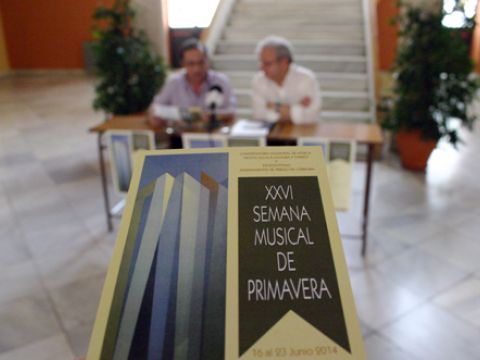 Cartel anunciador de la presente edición, con la reproducción de una obra de Cristóbal Povedano. (Foto: R. Cobo)